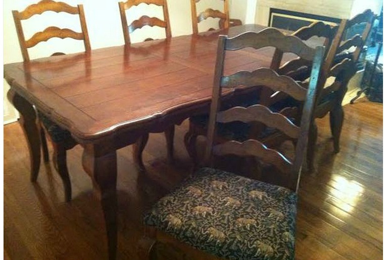 Dining Table & Chairs Makeover using Chalk Paint® decorative paint by Annie Sloan