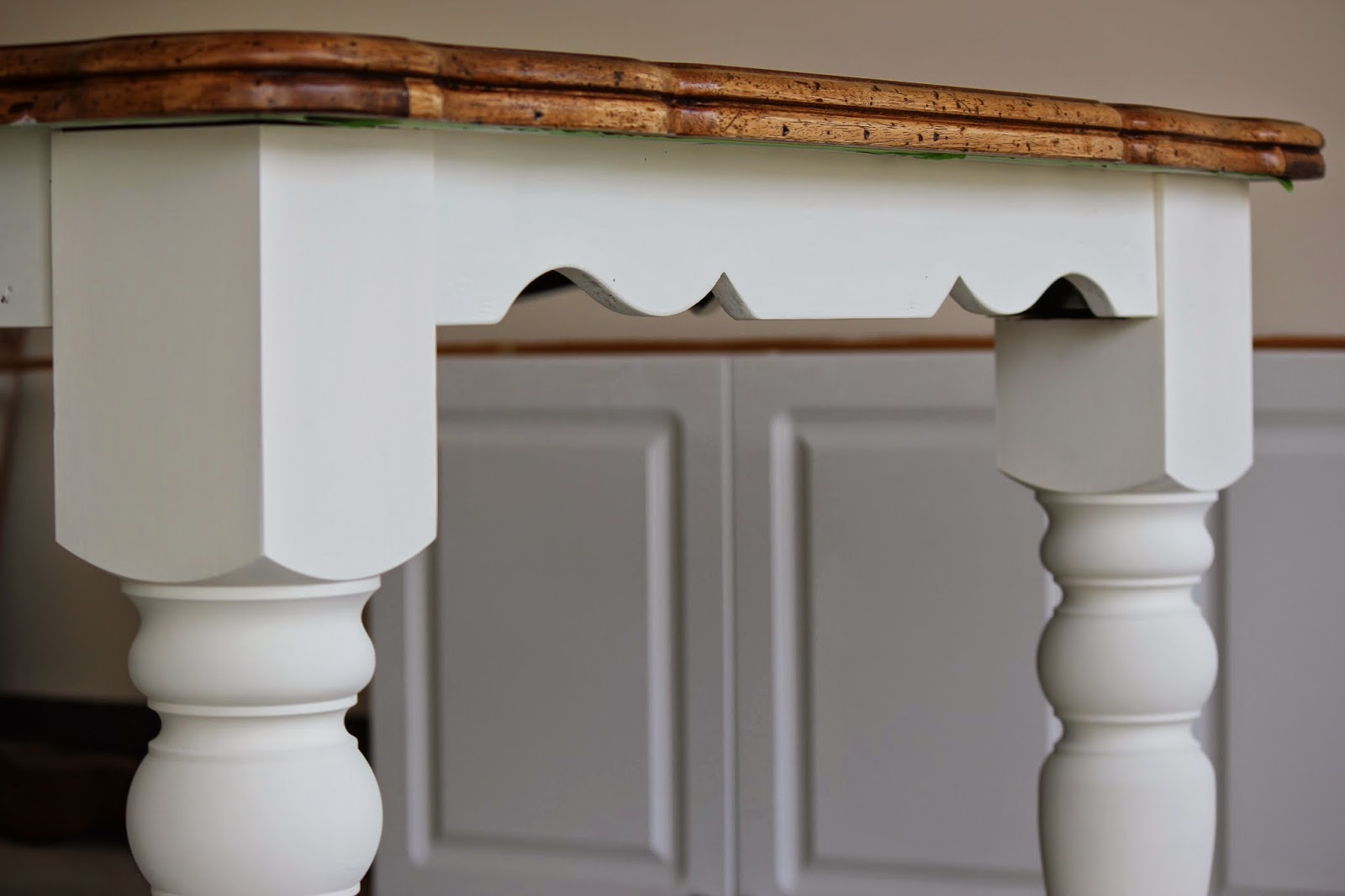 Dining Table & Chairs Makeover using Chalk Paint® decorative paint by Annie Sloan